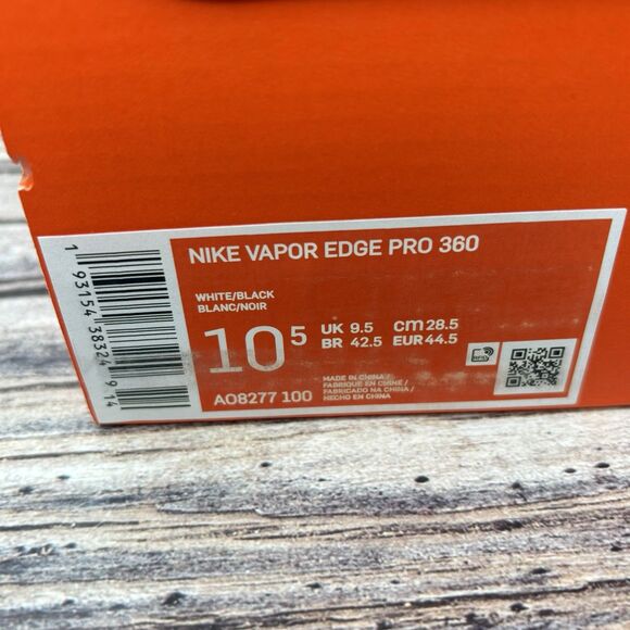 Athletic_Shoes